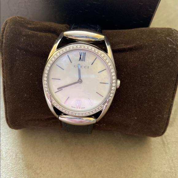 Gucci Watch Brand new with Diamonds - Picture 7 of 8